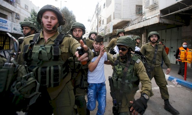 القدس: الاحتلال يعتقل شقيقين قاصرين من بلدة حزما