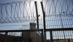 رفضًا لاعتقالهم الإداري.. ثلاثة معتقلين يواصلون إضرابهم عن الطعام في سجون الاحتلال