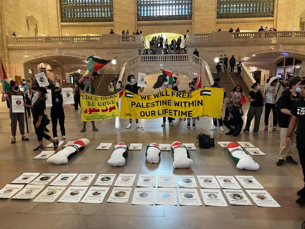 مظاهرة في نيويورك تطالب باسترداد جثامين الشهداء الفلسطينيين المحتجزة لدى الاحتلال