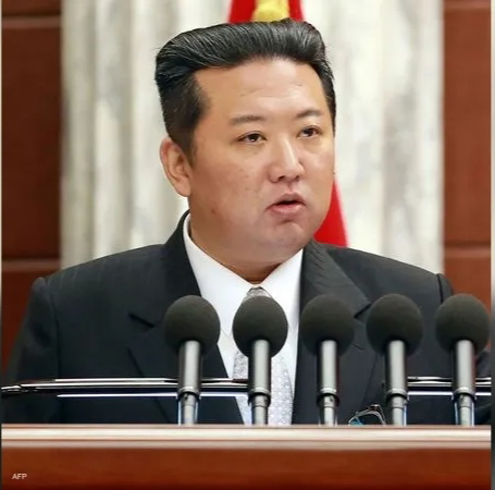 زعيم كوريا الشمالية ينتقد تراخي المسؤولين إزاء تفشي كورونا