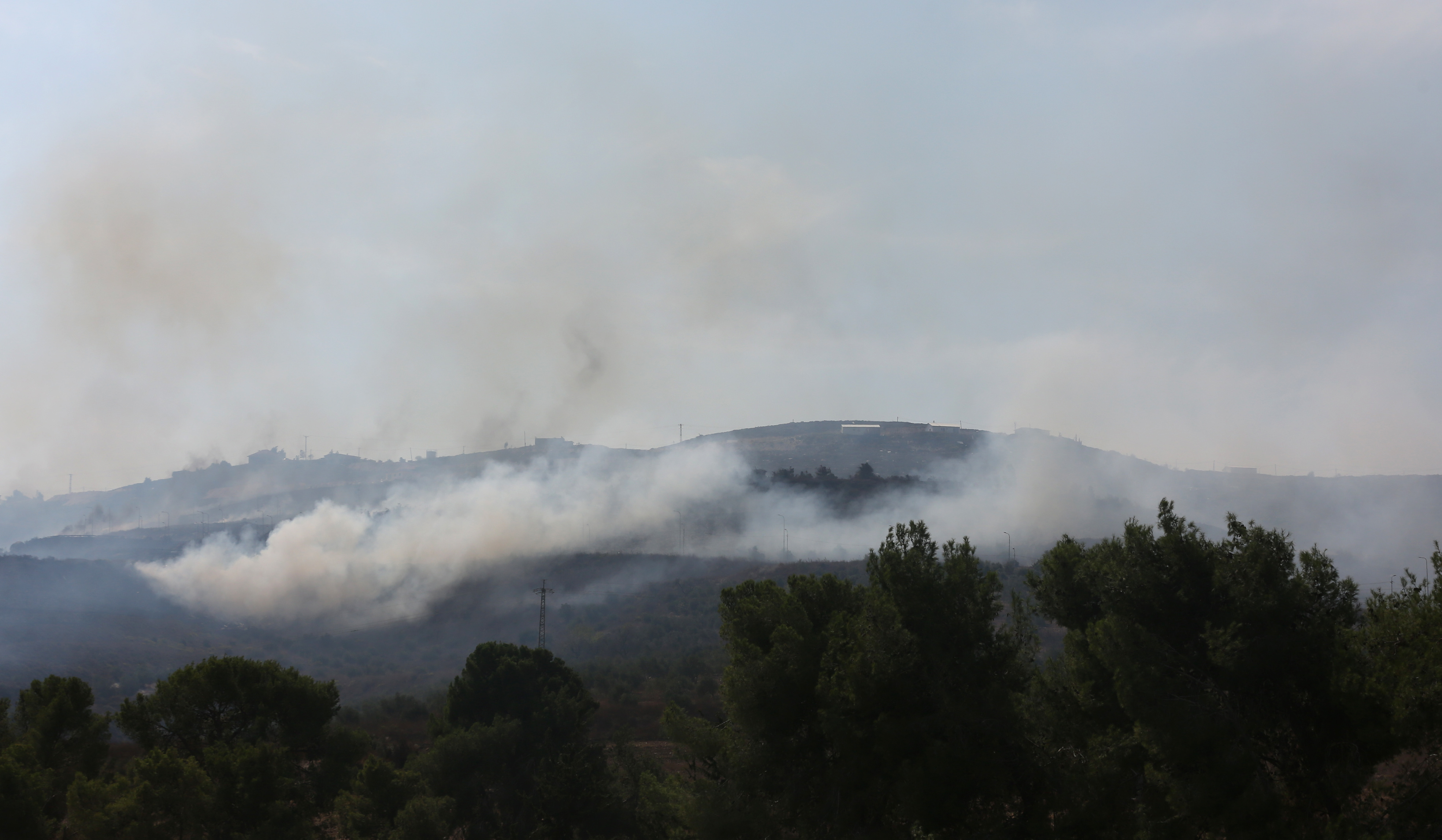 نابلس: مستوطنون يضرمون النار في مساحات واسعة من أراضي جالود