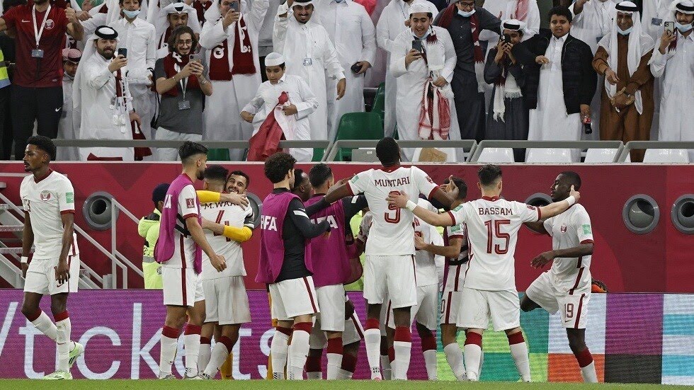 كأس العرب.. قطر أول المتأهلين إلى ثمن النهائي بعد فوزها المثير على سلطنة عمان في الوقت القاتل
