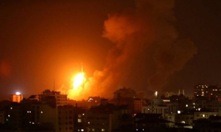 الجيش الإسرائيلي يقصف مواقع للمقاومة في غزة وحماس تعقب