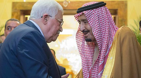 الرئيس عباس يتلقى برقية تعزية من الملك سلمان وولي عهده بوفاة المناضل عريقات