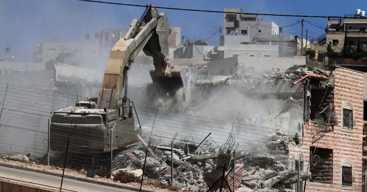 الاحتلال يسلم 9 مواطنين إخطارات بالهدم ووقف البناء في نحالين غرب بيت لحم