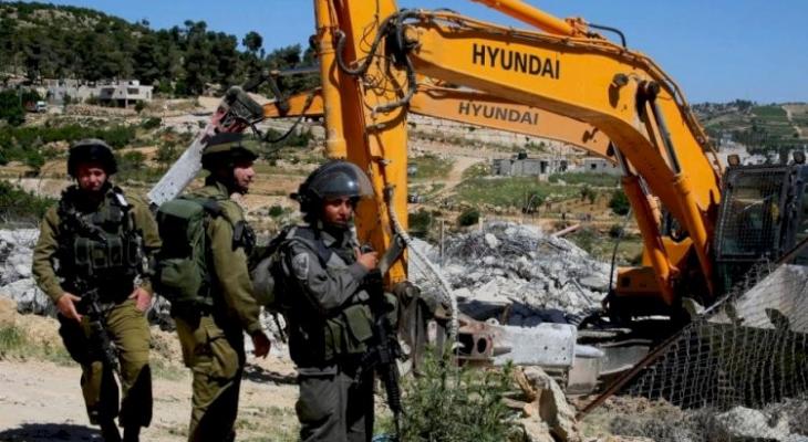 الاحتلال الإسرائيلي يخطر بهدم غرفة زراعية وخزان لمياه الشرب في بيت لحم