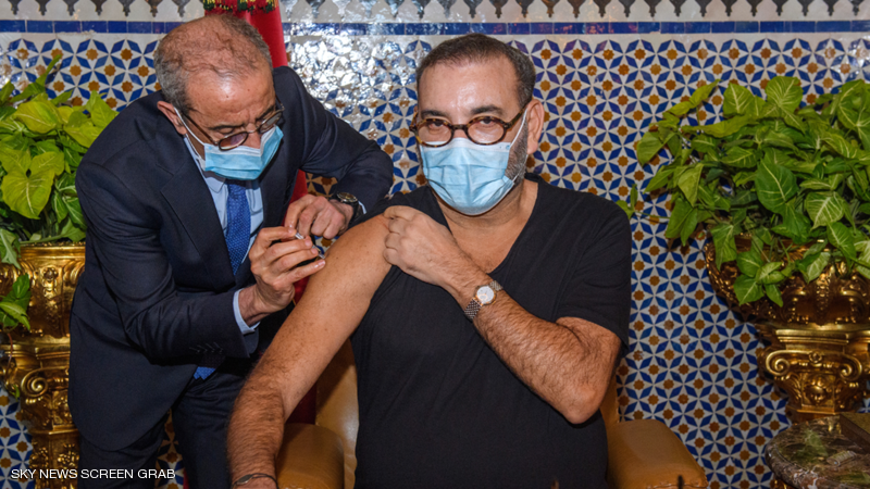ملك المغرب يتلقى الجرعة الأولى من اللقاح المضاد لفيروس كورونا