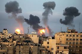 (محدث) غزة: 32 شهيداً بينهم 10 أطفال وسيدة و220 جريح ودمار في المنازل والممتلكات