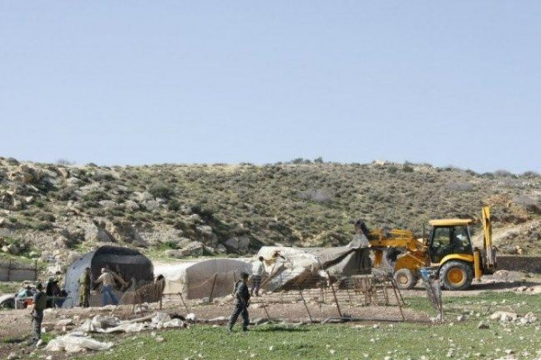 الاحتلال الإسرائيلي يخطر مواطنا من الأغوار الشمالية بإزالة سياج حول أرضه