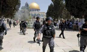 الاحتلال يبعد مقدسيا عن القدس المحتلة