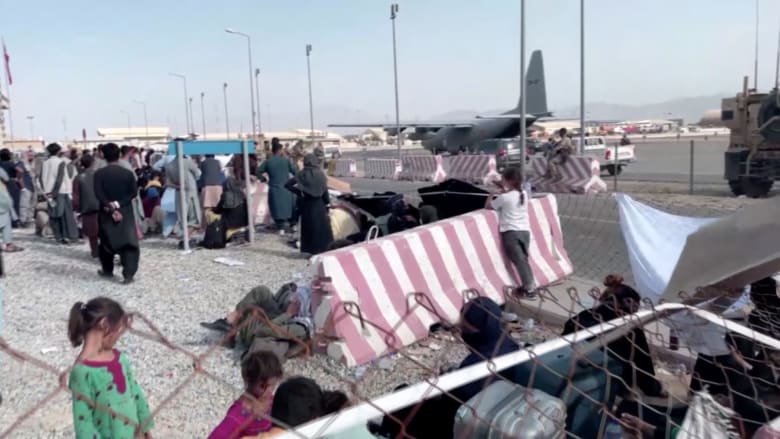 قطر ترفض استقبال المزيد من الأفغان.. وتوقف الرحلات من مطار كابول مؤقتًا