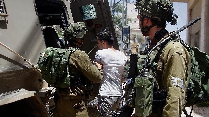 الجيش الاسرائيلي يعتقل ثلاث شبان فلسطينين 