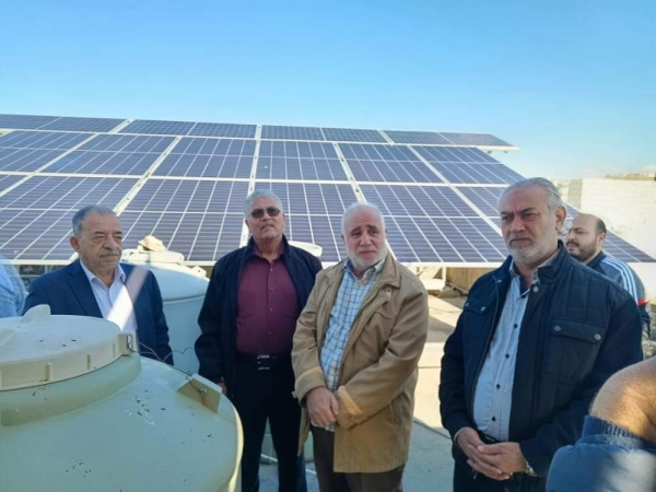 بدعم الرئيس عباس: إنجاز مشروع الطاقة الشمسية لتشغيل مضخات آبار مياه في مخيم عين الحلوة 