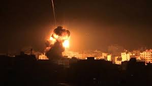 شاهد | طائرات الاحتلال تقصف موقعا للمقاومة في مدينة غزة 