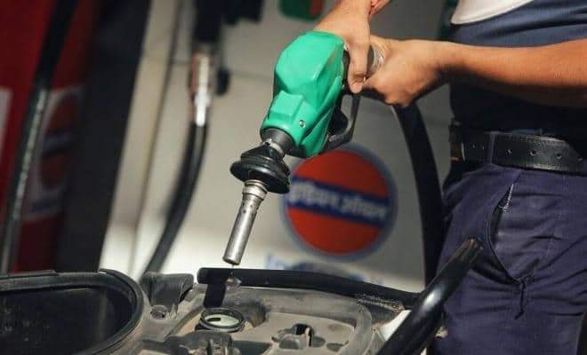 انخفاض أسعار الوقود مطلع الشهر المقبل في إسرائيل
