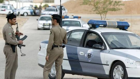 سعودي يقتل مصرياً بخمسة أعيرة نارية ويصيب آخر في الرياض