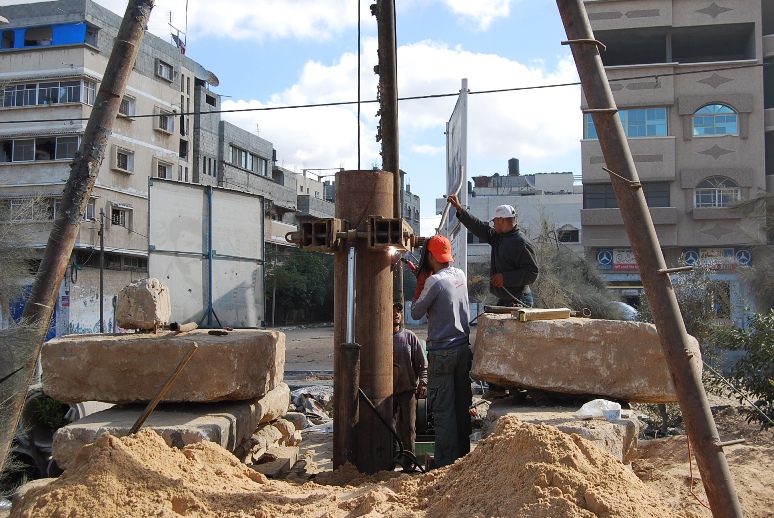 سلطة المياه تعلن منع حفر آبار المياه بمناطق قطاع غزة كافة