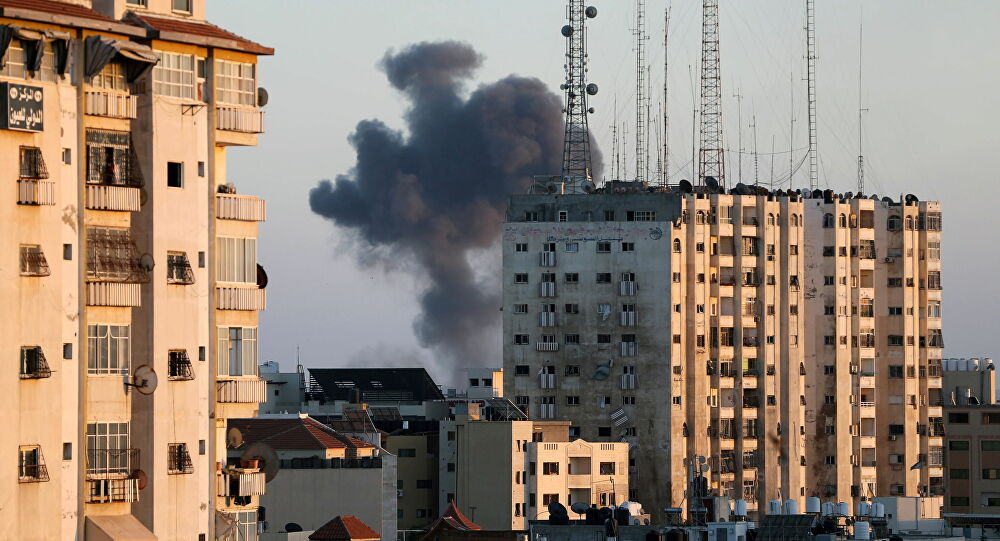 طيار إسرائيلي: لهذا السبب دمرنا بعض أبراج قطاع غزة