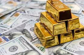 الدولار يرتفع والذهب يهبط بحدة بعد نشر محضر اجتماع المركزي الأميركي