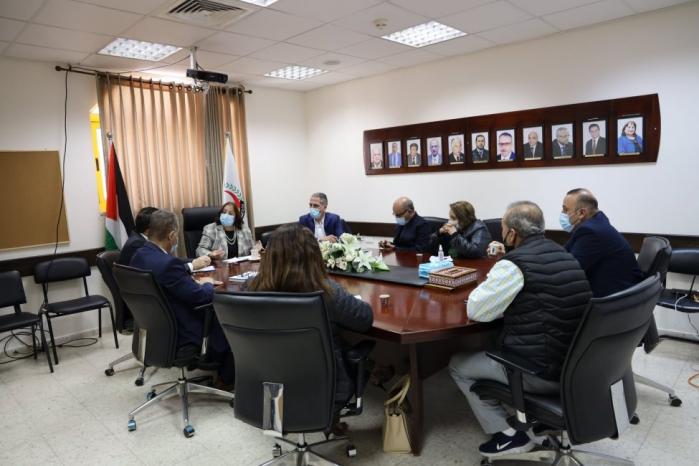 وزيرة الصحة الفلسطينية تعقد اجتماعاً مع لجنة 