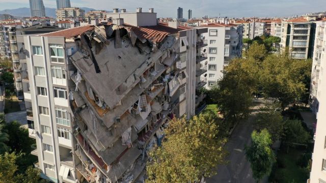 زلزال بقوة 6.1 درجات يضرب شمال غرب تركيا ويوقع 22 اصابة في حصيلة أولية