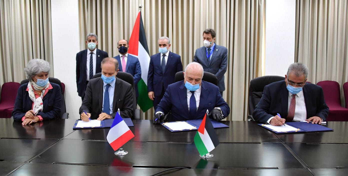 الحكومة الفلسطينية والوكالة الفرنسية للتنمية توقعان اتفاقية مشروع للمياه والزراعة في قطاع غزة/  بقيمة 24 مليون يورو