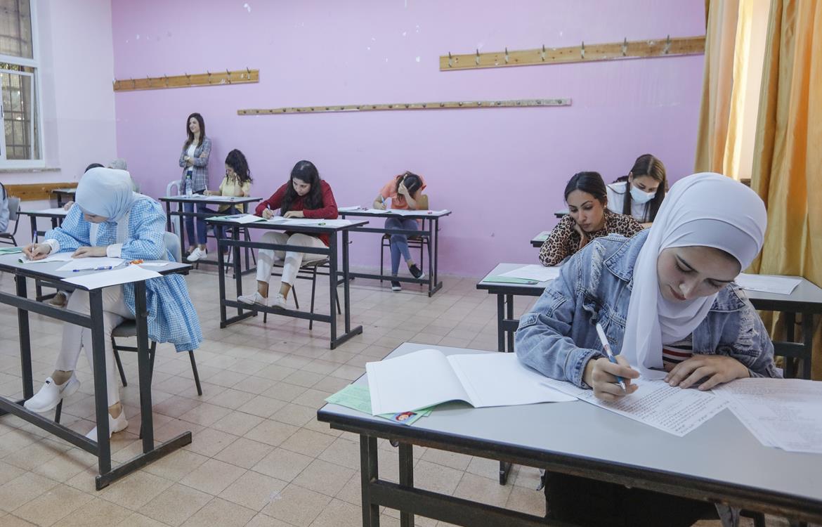 أكثر من 87 ألف طالبًا يتوجهون لتقديم امتحانات الثانوية العامة في فلسطين 