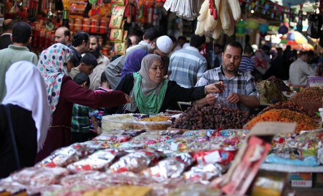 قرارات حكومية بغزة لدعم السلع ومواجهة غلاء الأسعار