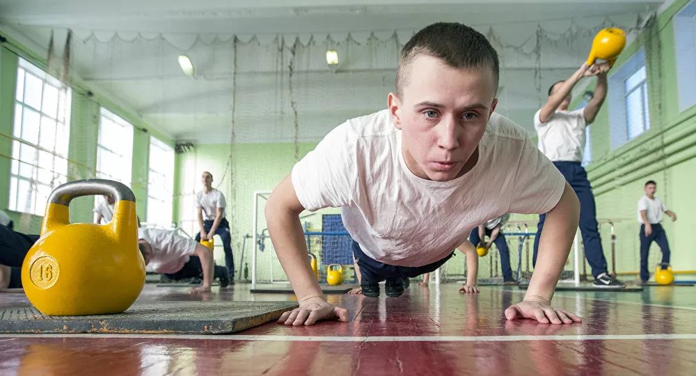 طفل روسي يسجل رقما قياسيا عالميا في تمرين المعدة 