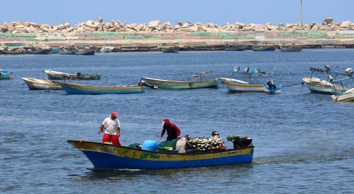 تقليص مساحة الصيد في بحر غزة إلى 6 أميال