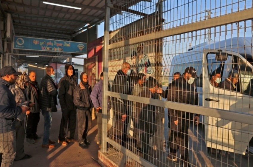 إسرائيل توافق على زيادة 2000 تصريح لعمال قطاع غزة