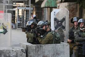 الصحة الفلسطينية: إصابة حرجة برصاص الاحتلال في بيت أمر شمال الخليل  