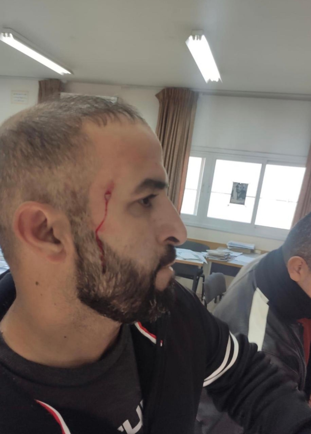 بيت لحم: الاحتلال يعتدي على الهيئة التدريسية في مدرسة تقوع بالضرب ويصيب العشرات بالاختناق  
