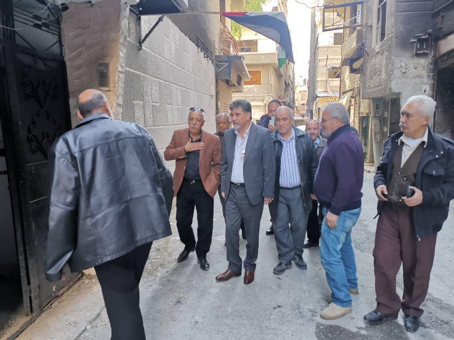السفير عبد الهادي يتفقد مخيم اليرموك ويطلع على احتياجات اللاجئين