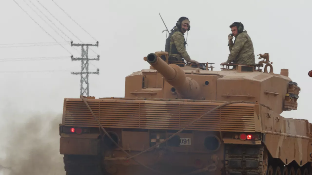 الجيش التركي يقتحم مدينة سورية لوقف اقتتال بين فصائل موالية له