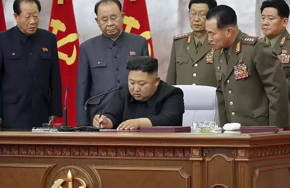 زعيم كوريا الشمالية يأمر جيشه تجهيز الردع النووي والتأهب لصدام مع واشنطن
