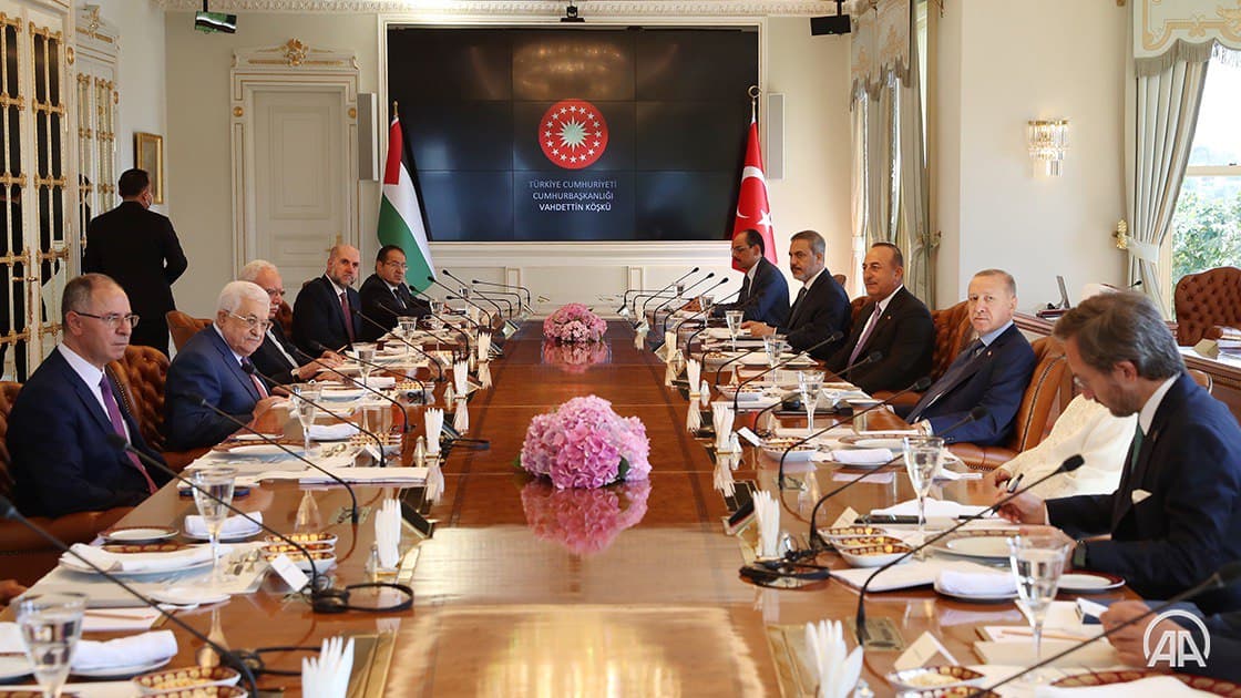 انتهاء لقاء الرئيس عباس مع نظيره التركي (صور)