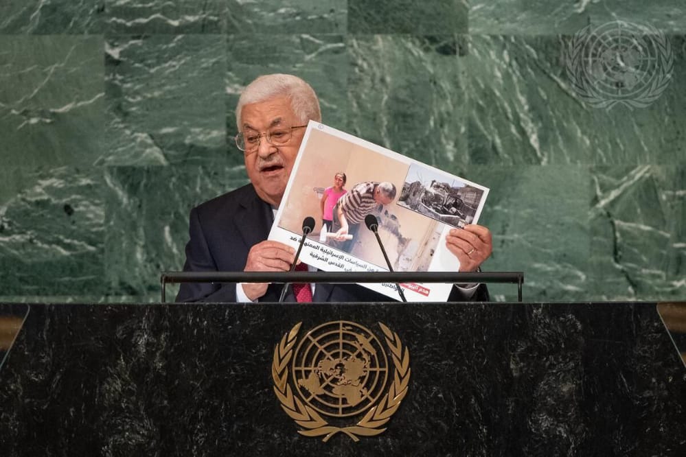 استقبال شعبي حاشد للرئيس عباس لدى عودته أرض الوطن بعد خطابه المهم بالأمم المتحدة