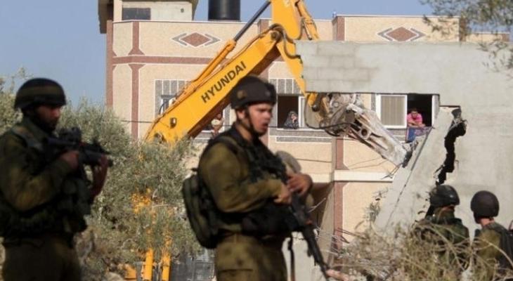 الاحتلال يخطر بوقف البناء في منزل ويستولي على آليات لصب الباطون غرب بيت لحم    