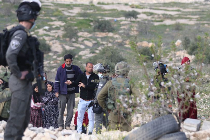 الاحتلال الإسرائيلي يطارد رعاة أغنام شرق يطا