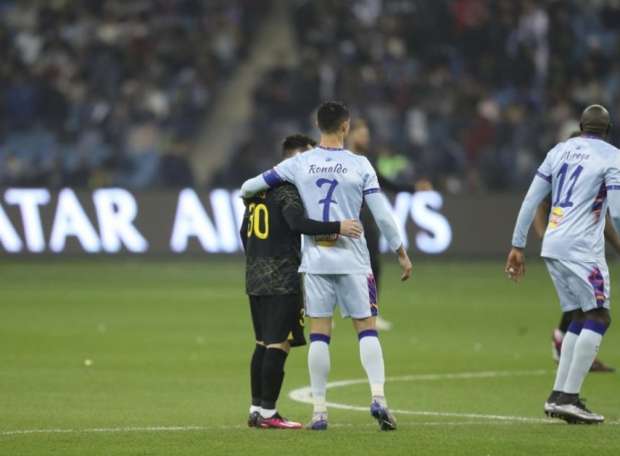 باريس سان جيرمان يهزم نجوم الرياض 5-4 في حضور ميسي ورونالدو