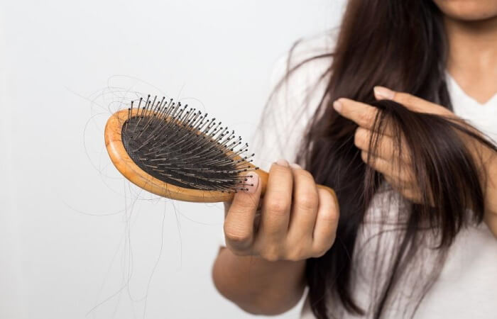 كيف تحمي الشعر من التساقط نتيجة فيروس كورونا؟