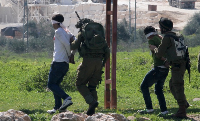 الاحتلال يعتقل 16 مواطناً بينهم ثلاثة أطفال من عدة مناطق بالضفة