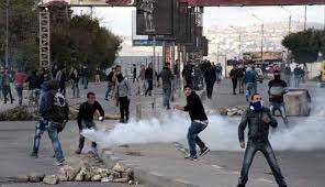 إصابة صحفي بالرصاص المعدني خلال تغطيته مواجهات مع الاحتلال وسط الخليل