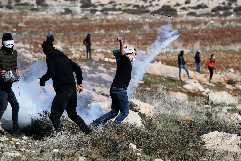 إصابات بقمع الاحتلال الإسرائيلي مسيرة مناهضة للاستيطان في بيت دجن شرق نابلس