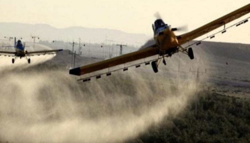 غزة.. طائرات الاحتلال ترش أراضي المزارعين بمبيدات سامة