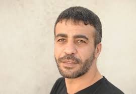 شقيق الأسير أبو حميد: ناصر غريق ينتظر أن تمتد إليه قشة