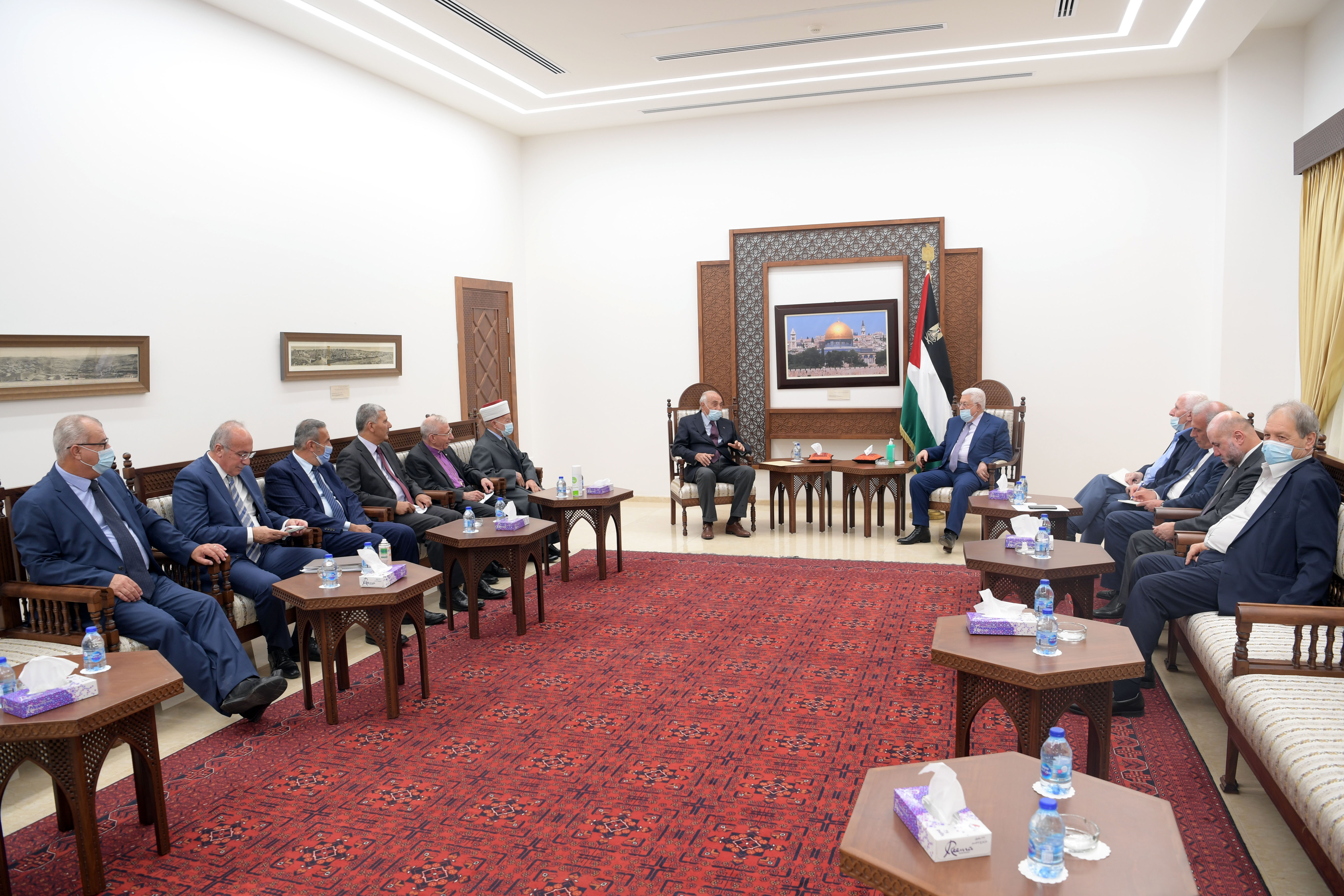 الرئيس عباس يستقبل وفد النوايا الحنسة لإنهاء الانقسام