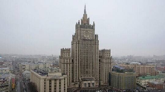 موسكو تنفي أنباء طرد السفير الأمريكي لديها
