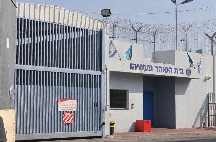 لائحة اتهام بالاغتصاب ضد حارس بالسجون الإسرائيلية